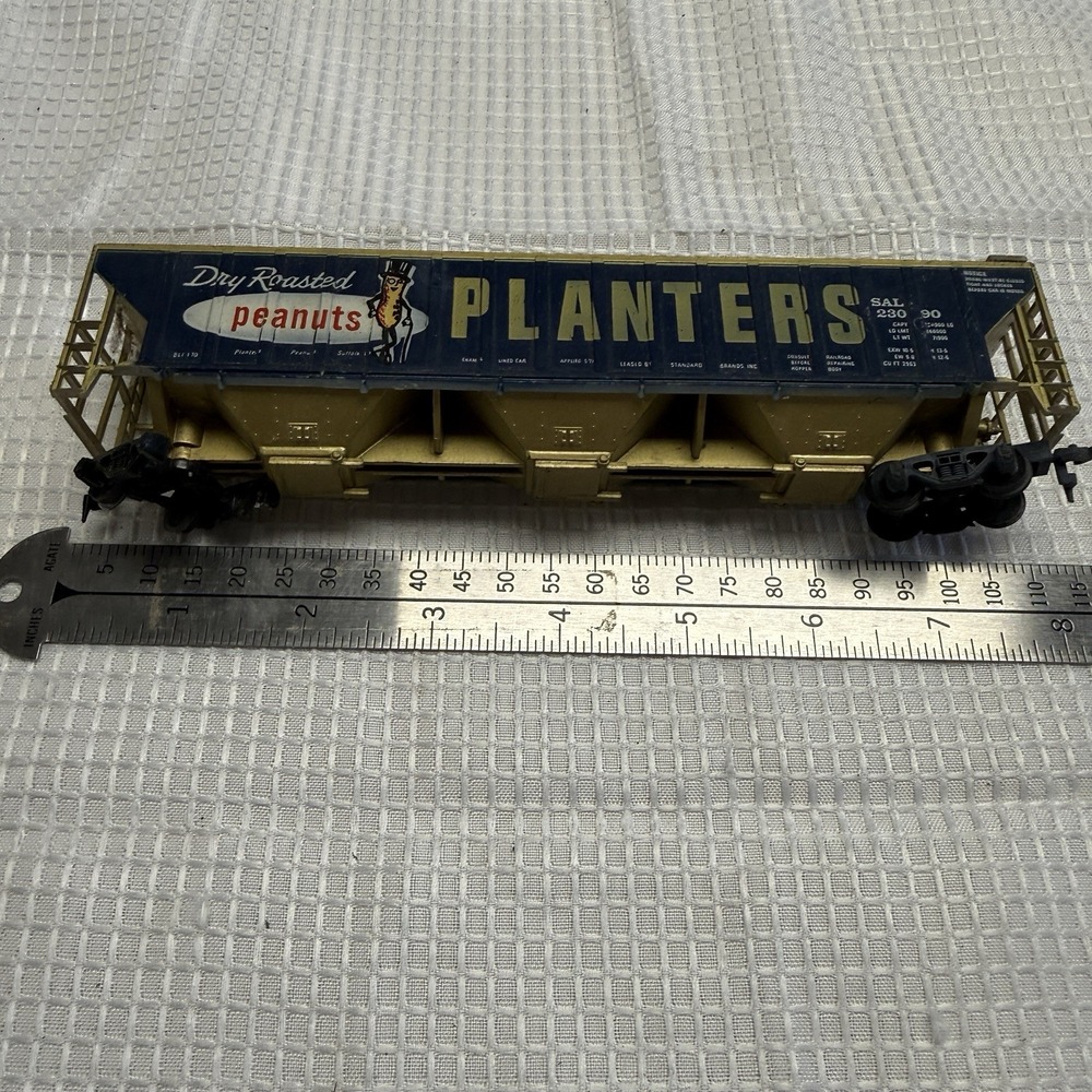 TYCO HO Gauge Planters Peanuts SAL 23090 Covered Hopper Train Car